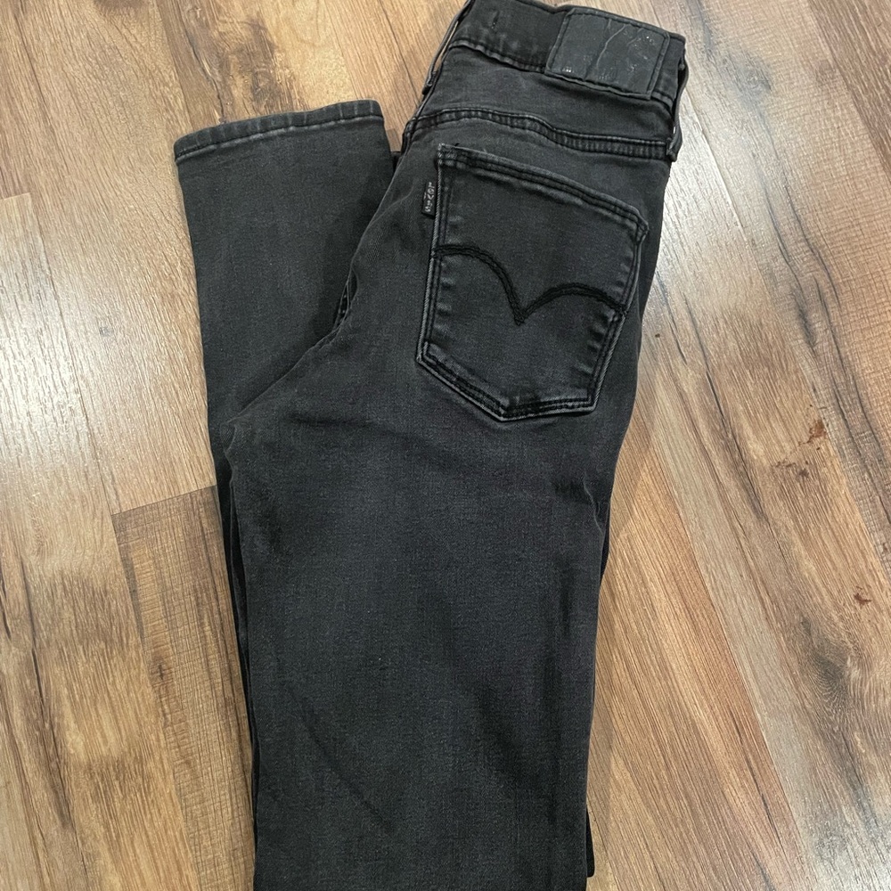 Levis black skinny jeans